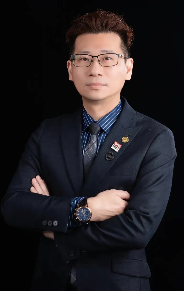 嘉鴻理事長生活照